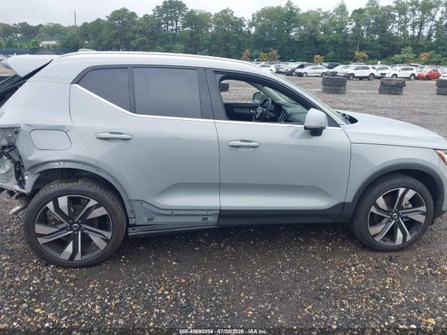 2025 VOLVO XC40 B5 ULTRA BRIGHT THEME 13