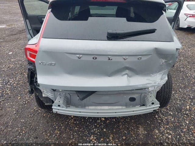 2025 VOLVO XC40 B5 ULTRA BRIGHT THEME 6