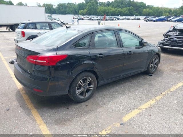 2017 FORD FOCUS SE 4