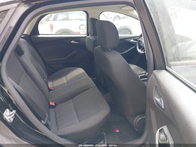 2017 FORD FOCUS SE 8