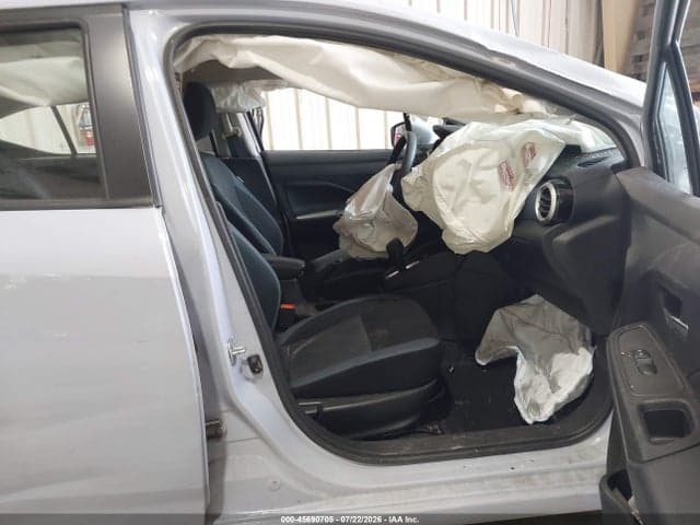 2024 NISSAN VERSA 1.6 SV 5