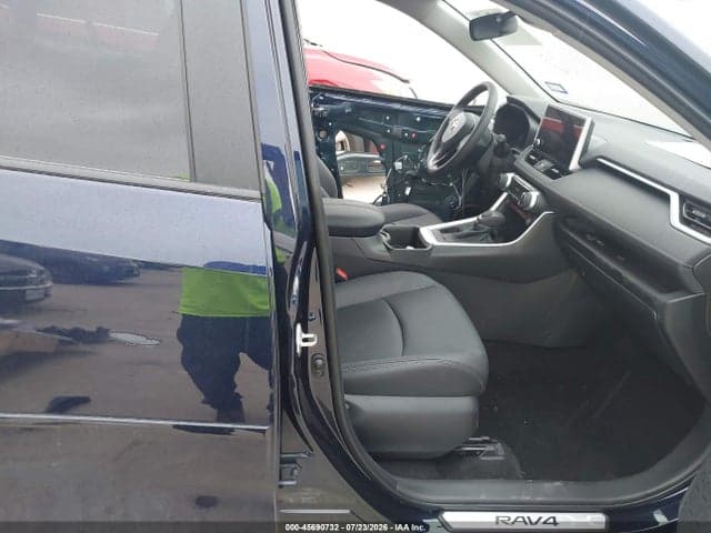 2025 TOYOTA RAV4 XLE PREMIUM 5
