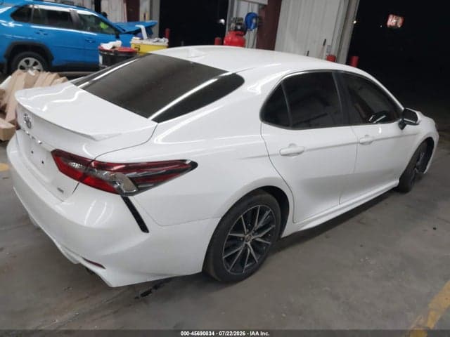 2022 TOYOTA CAMRY SE 4