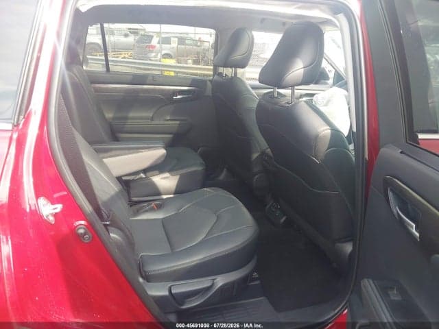 2026 TOYOTA HIGHLANDER PLATINUM 8