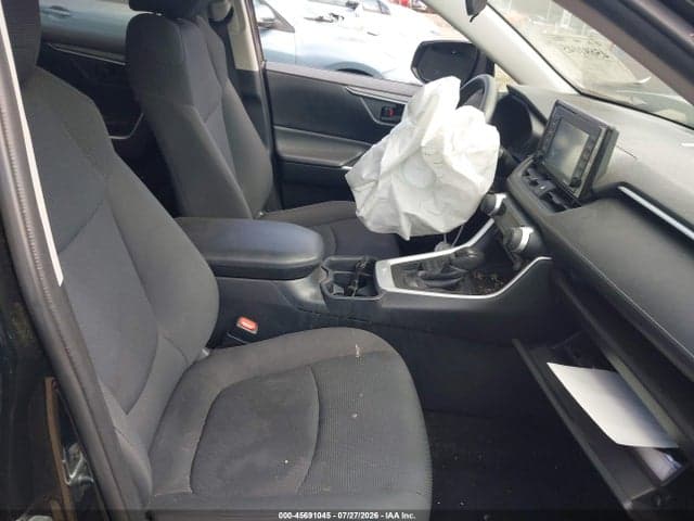 2020 TOYOTA RAV4 LE 5