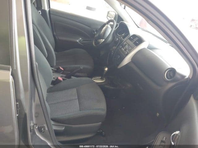 2017 NISSAN VERSA 1.6 SV 5