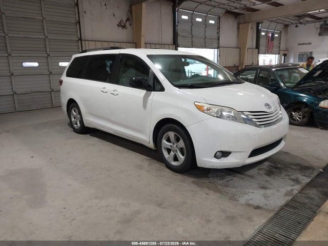 2017 TOYOTA SIENNA LE 8 PASSENGER 1