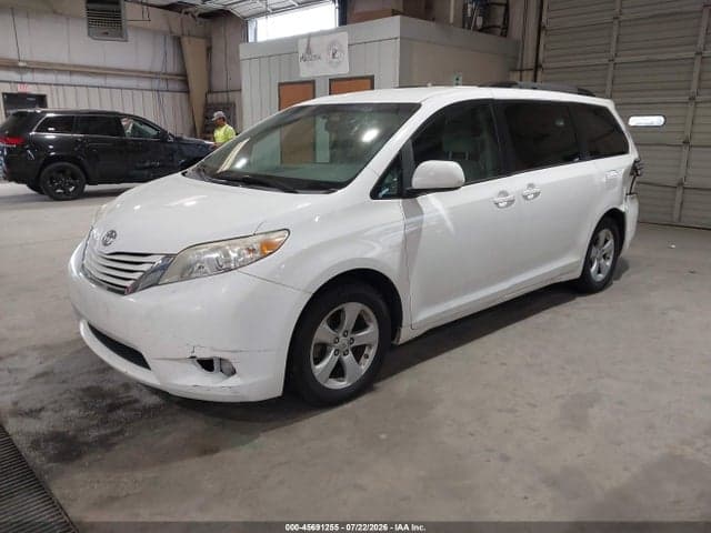2017 TOYOTA SIENNA LE 8 PASSENGER 2