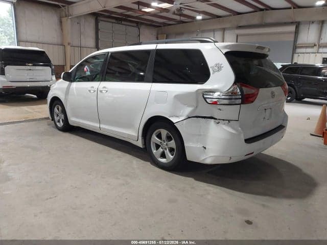2017 TOYOTA SIENNA LE 8 PASSENGER 3