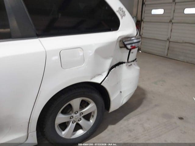 2017 TOYOTA SIENNA LE 8 PASSENGER 6