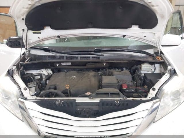 2017 TOYOTA SIENNA LE 8 PASSENGER 10