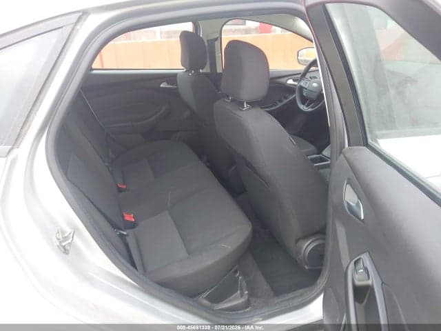 2017 FORD FOCUS SE 8