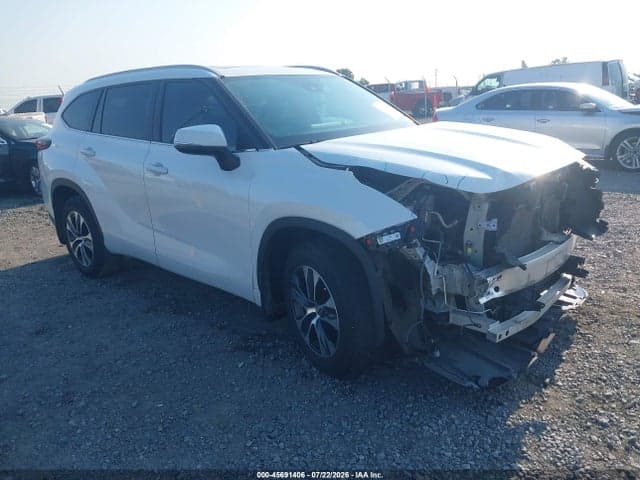 2024 TOYOTA HIGHLANDER XLE 1
