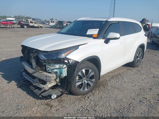 2024 TOYOTA HIGHLANDER XLE 2