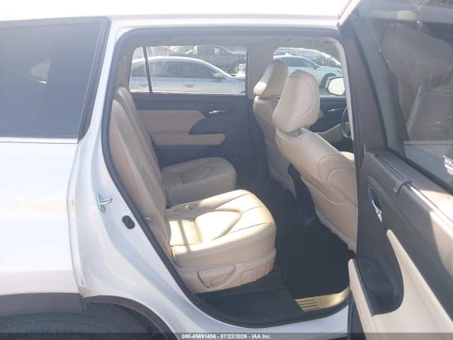 2024 TOYOTA HIGHLANDER XLE 8