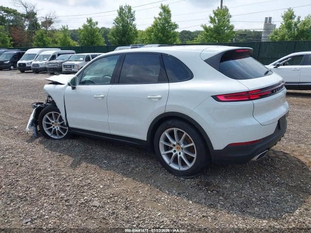 2024 PORSCHE CAYENNE 3