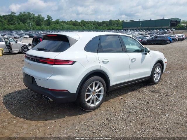 2024 PORSCHE CAYENNE 4