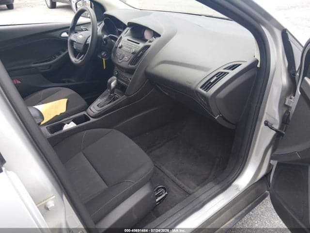 2017 FORD FOCUS SE 5