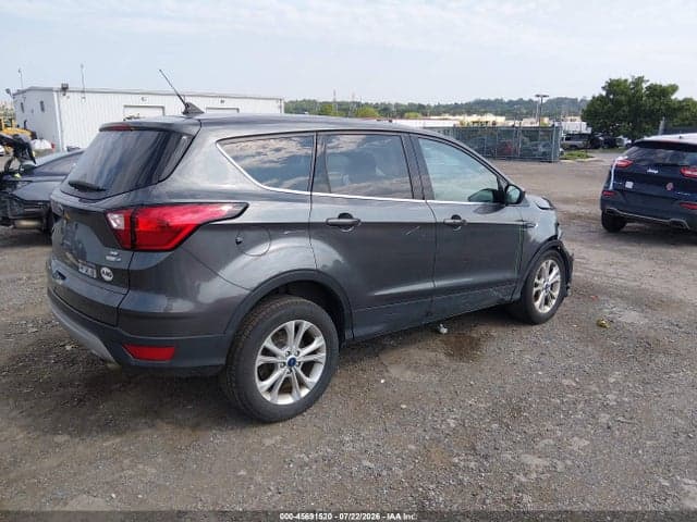 2019 FORD ESCAPE SE 4