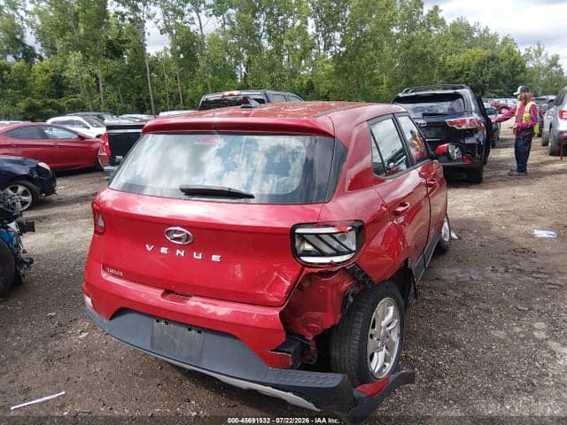 2022 HYUNDAI VENUE SE 4