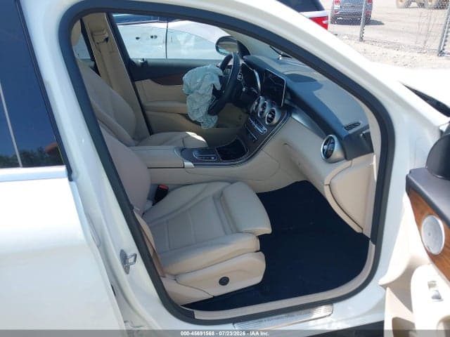 2020 MERCEDES-BENZ GLC 300 4MATIC 5