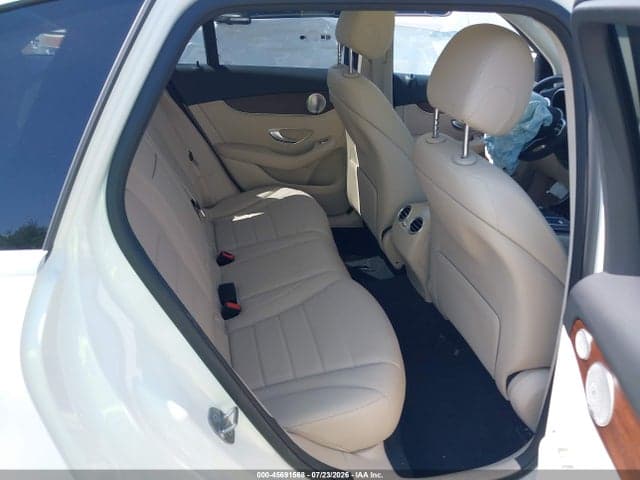 2020 MERCEDES-BENZ GLC 300 4MATIC 8