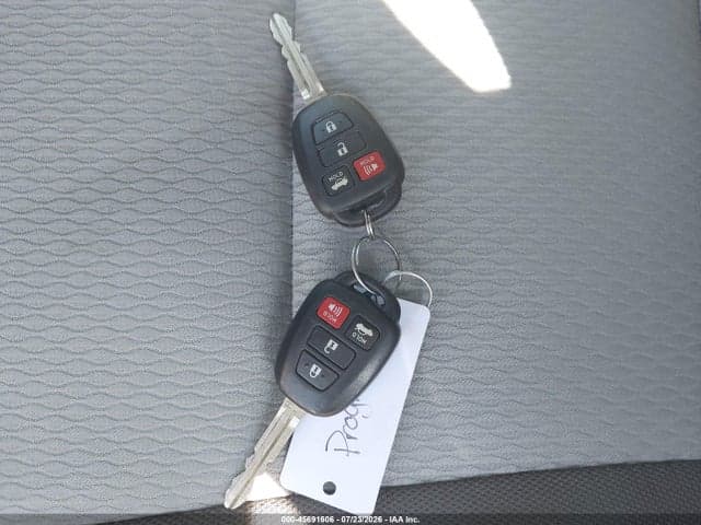2017 TOYOTA COROLLA LE 11