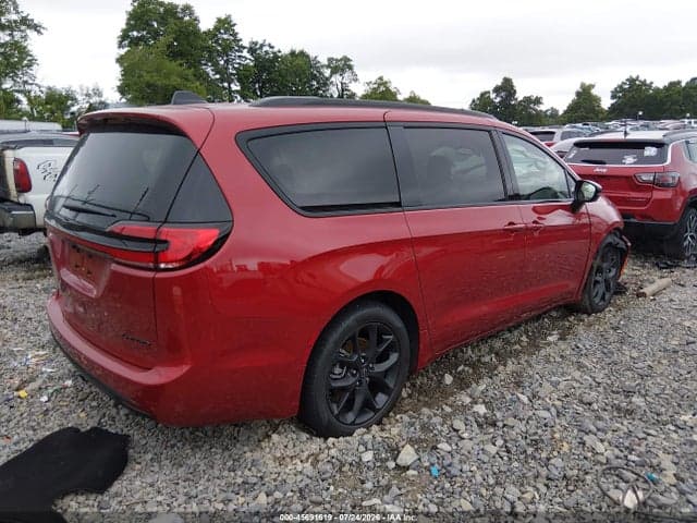 2026 CHRYSLER PACIFICA LIMITED 4