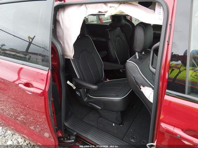 2026 CHRYSLER PACIFICA LIMITED 8