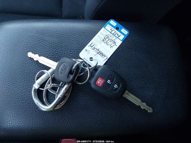 2017 TOYOTA RAV4 LE 11