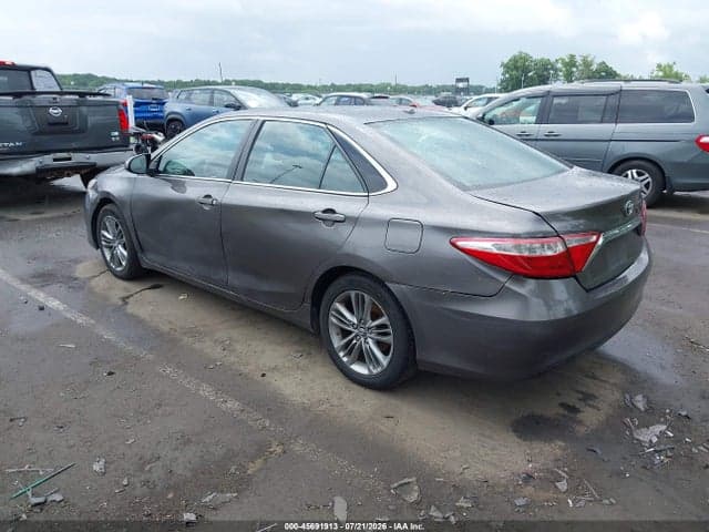 2017 TOYOTA CAMRY SE 4