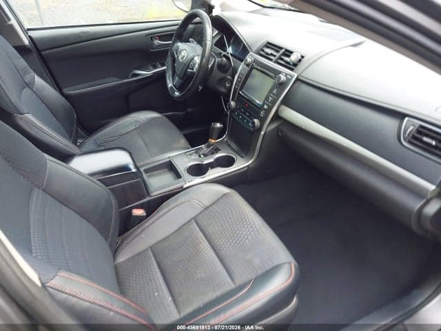 2017 TOYOTA CAMRY SE 6