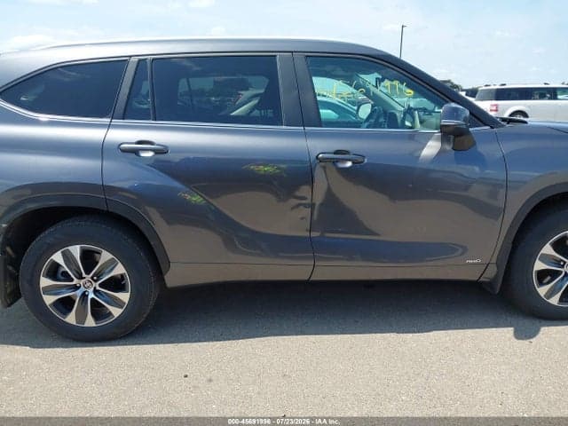 2024 TOYOTA HIGHLANDER HYBRID XLE 16