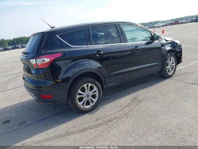2017 FORD ESCAPE SE 4