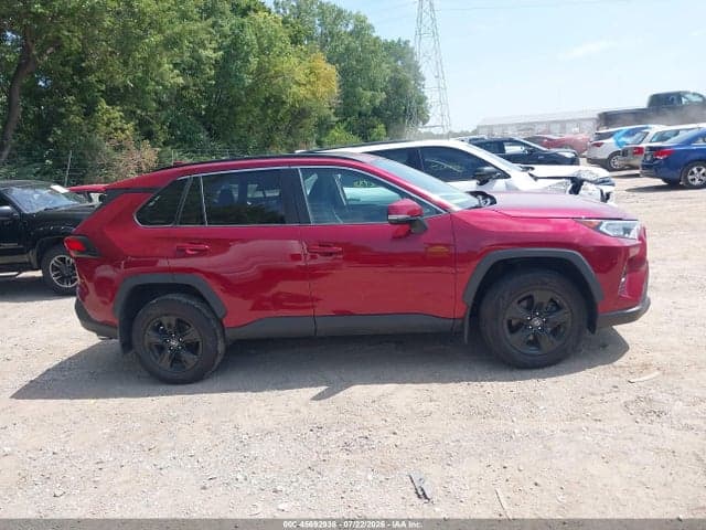 2019 TOYOTA RAV4 XLE 13