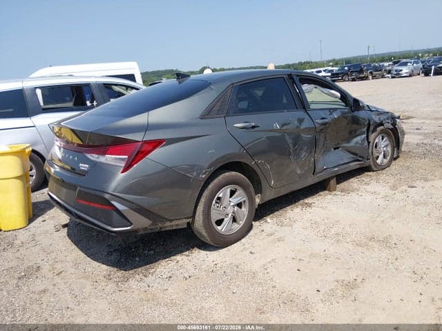 2025 HYUNDAI ELANTRA SE 4