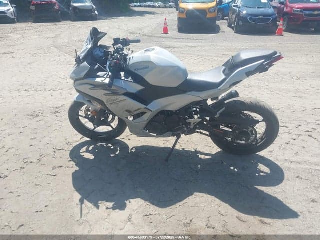 2025 KAWASAKI EX500 9