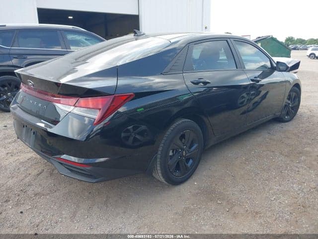 2022 HYUNDAI ELANTRA SEL 4