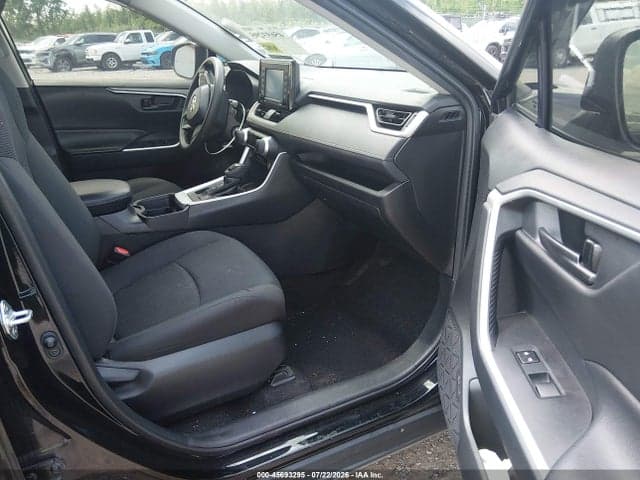 2020 TOYOTA RAV4 LE 5