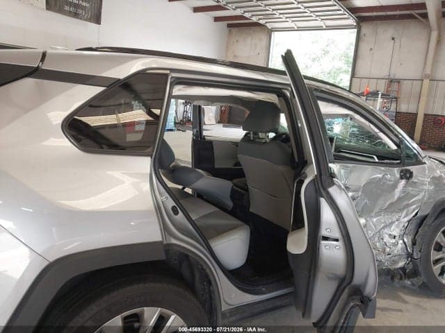 2024 TOYOTA RAV4 XLE PREMIUM 8