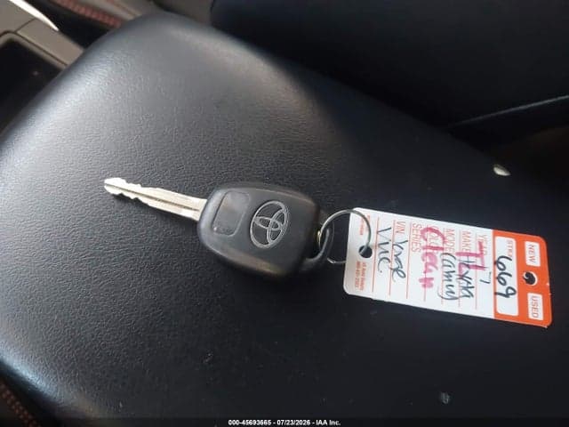 2017 TOYOTA CAMRY SE 11