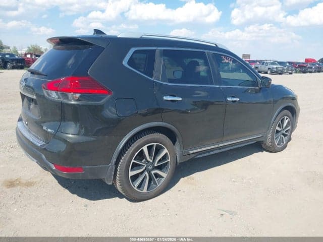 2017 NISSAN ROGUE SL 4