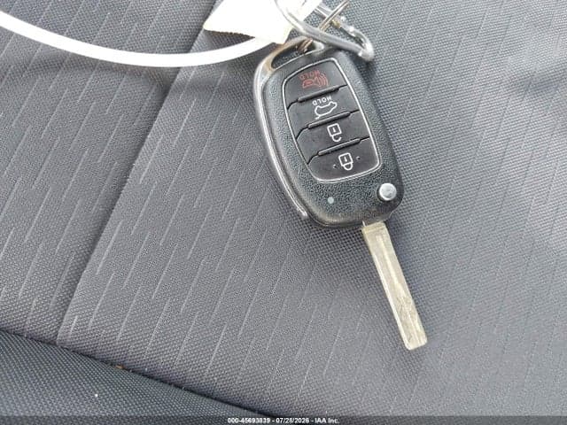 2020 HYUNDAI TUCSON SE 11