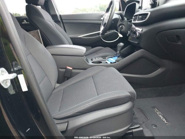 2020 HYUNDAI TUCSON SE 5