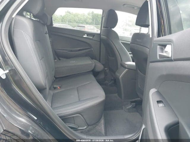 2020 HYUNDAI TUCSON SE 8