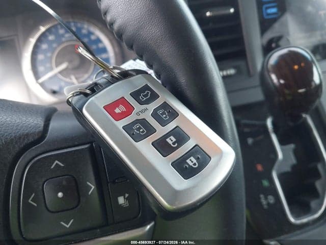 2017 TOYOTA SIENNA LIMITED PREMIUM 7 PASSENGER 11
