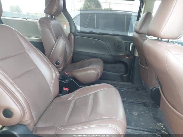 2017 TOYOTA SIENNA LIMITED PREMIUM 7 PASSENGER 8