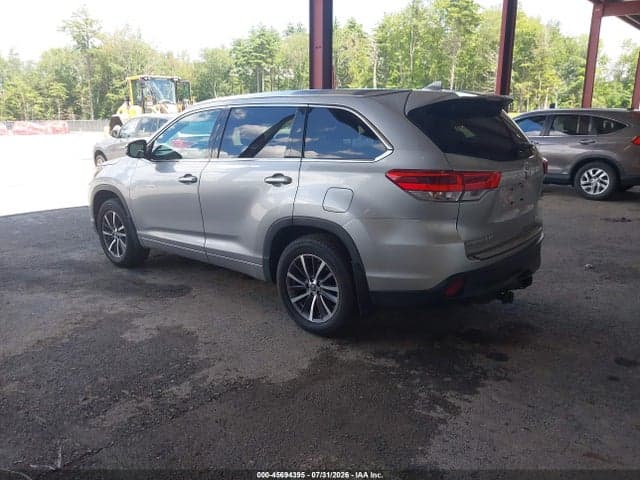 2017 TOYOTA HIGHLANDER XLE 3