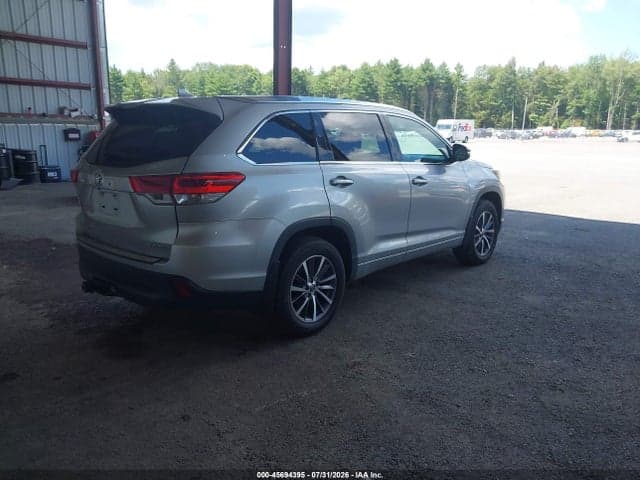 2017 TOYOTA HIGHLANDER XLE 4
