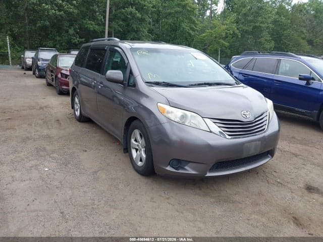 2017 TOYOTA SIENNA LE 8 PASSENGER - 1